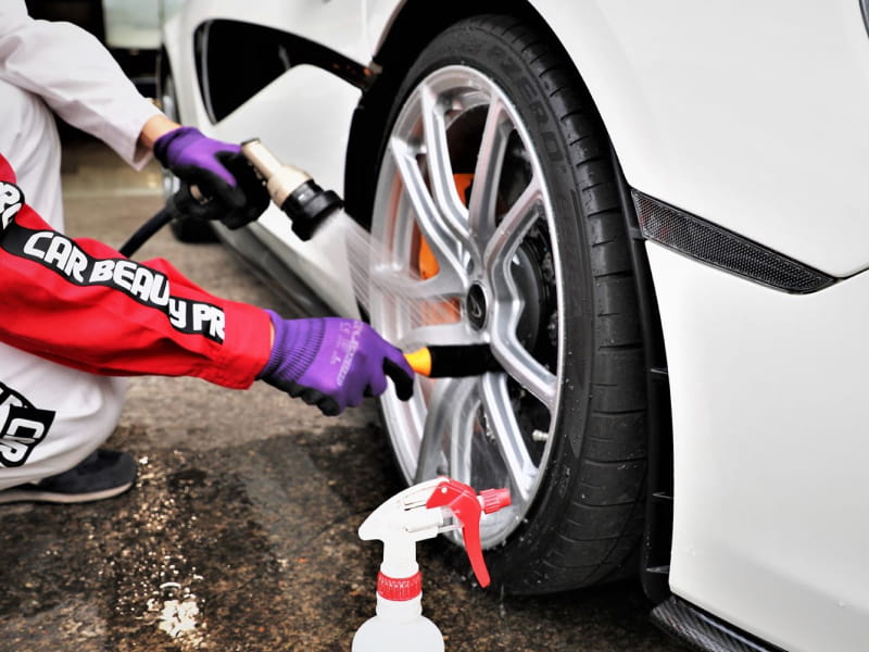 高圧洗浄で足回り洗浄の様子